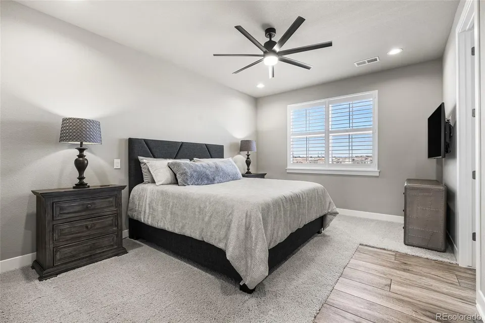 Secondary bedroom with ensuite access